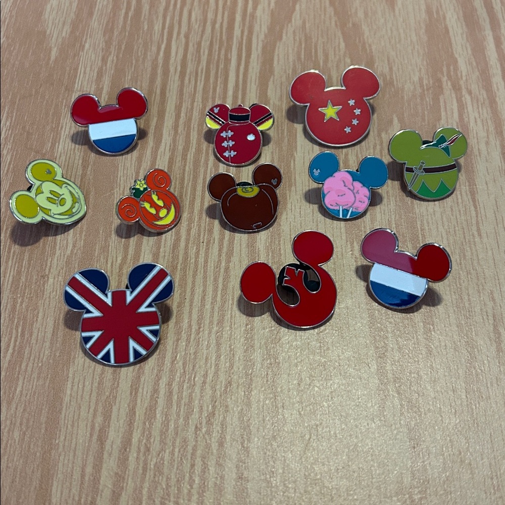 Disney Mickey Mouse Icon Pin Set - Multicolor